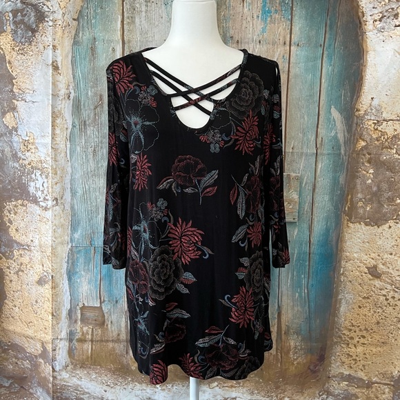 Maurices-Black Floral Print Split Sleeve Cage Top - Picture 6 of 9